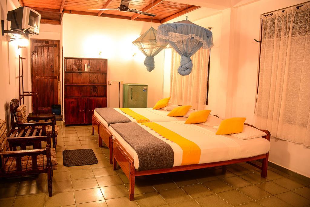 Shanthi Beach Resort Unawatuna Exterior foto