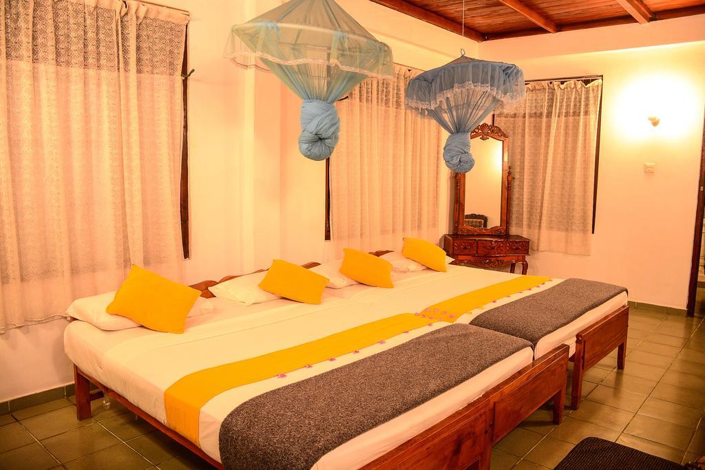 Shanthi Beach Resort Unawatuna Exterior foto