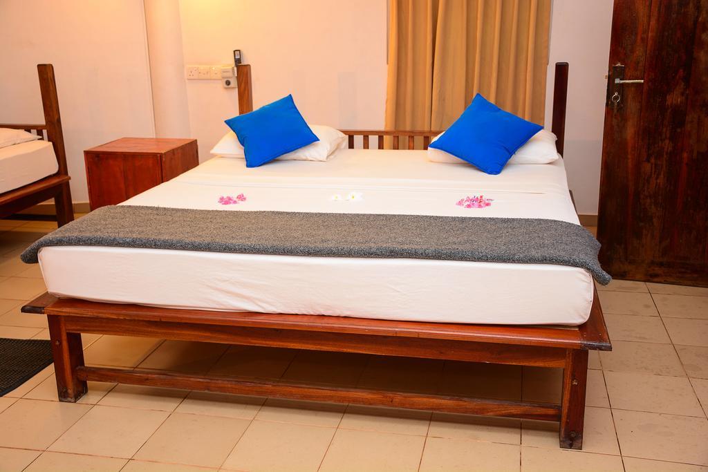 Shanthi Beach Resort Unawatuna Exterior foto