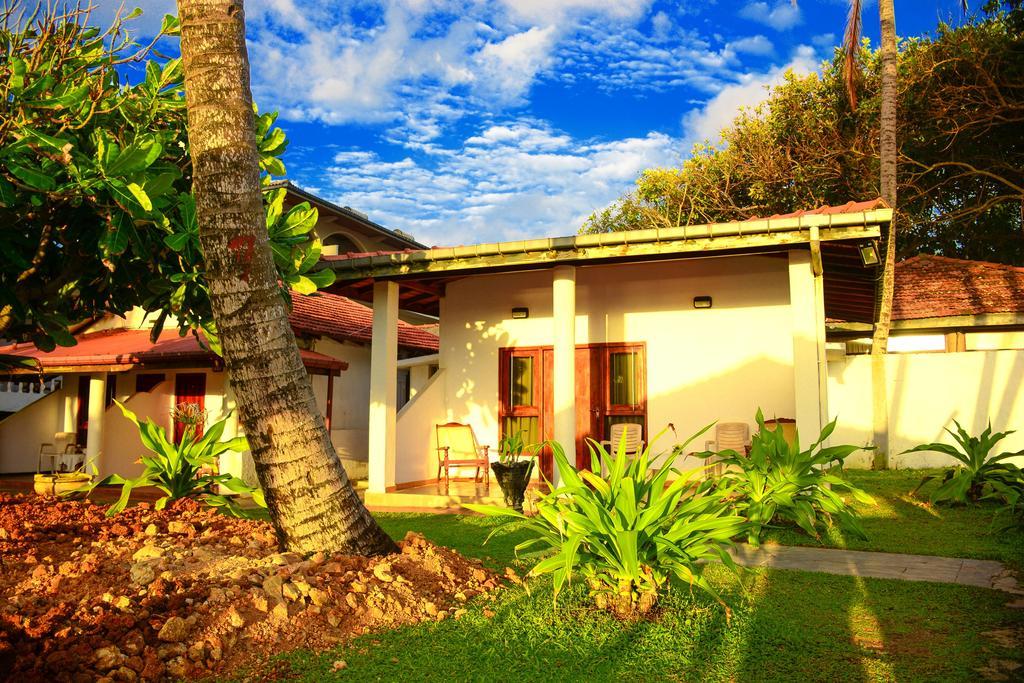 Shanthi Beach Resort Unawatuna Exterior foto